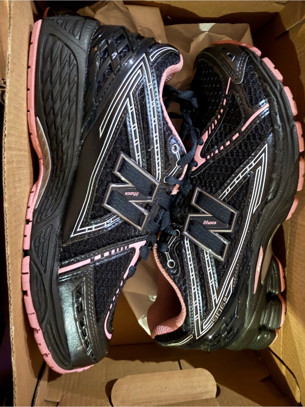 New Balance Women's Black & Pink Athletic Running Sneakers